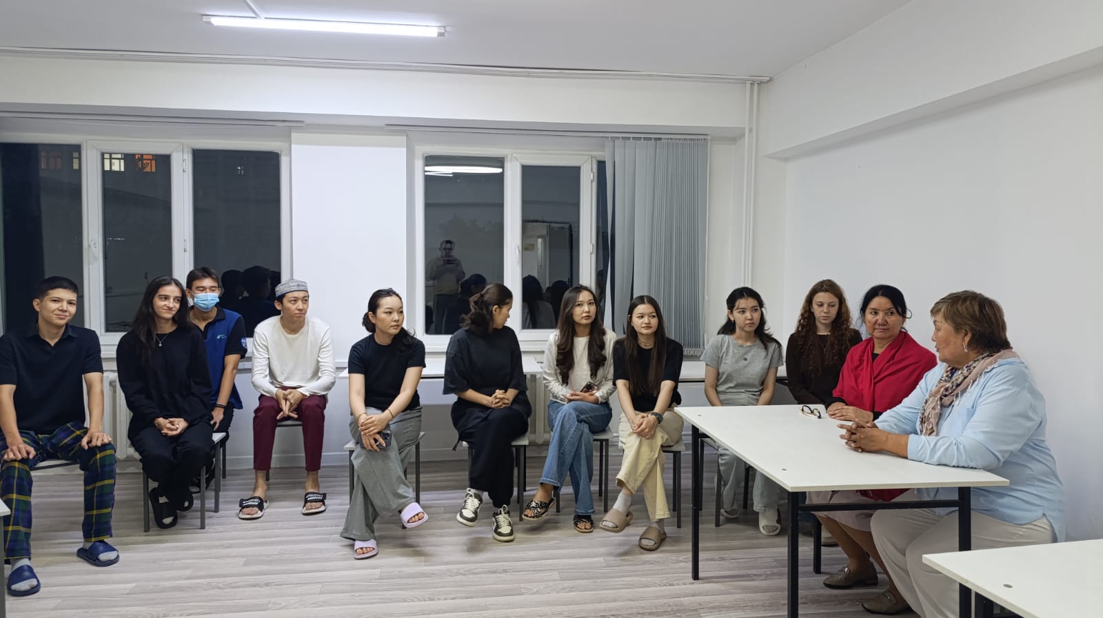 Faculty Members of the Department of Middle East and South Asia Held a Curatorial Session in the Dormitory Dedicated to Republic Day